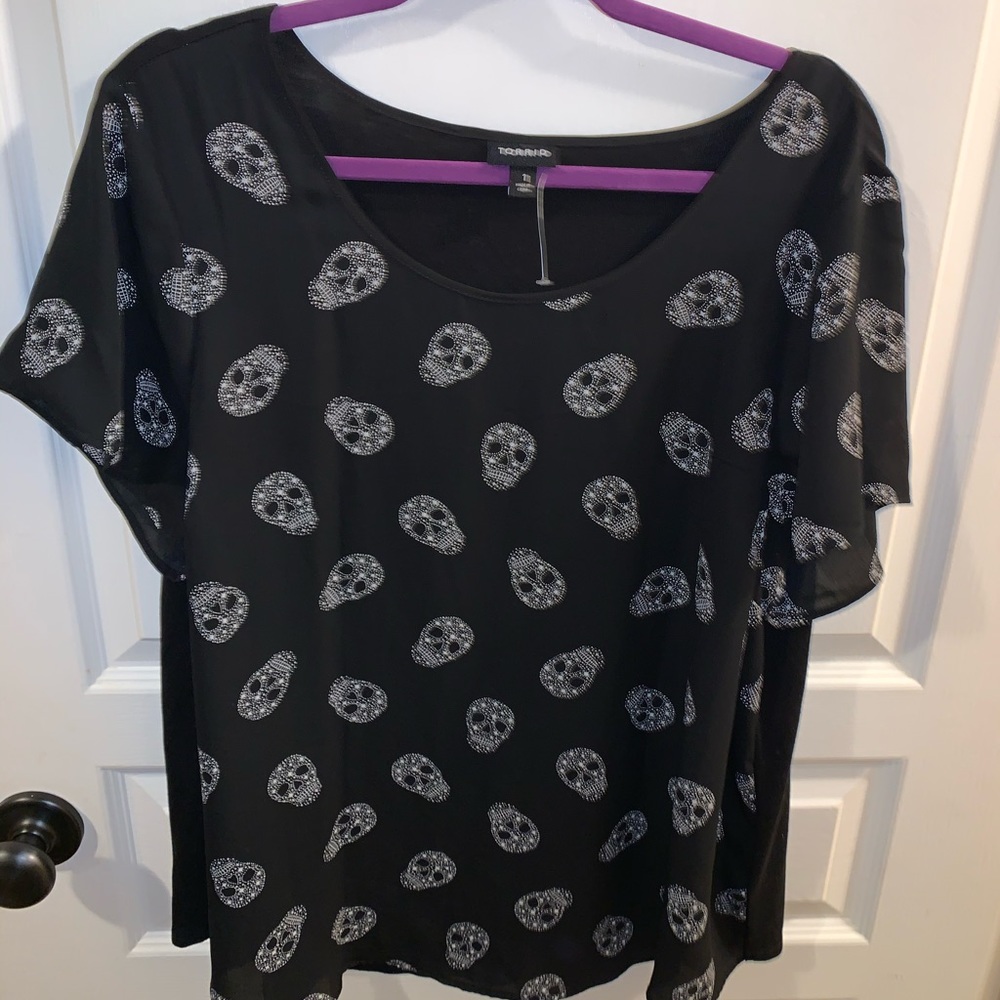 Black skull print top